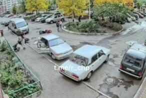 В Краснодаре курьер сбил пятилетнюю девочку, которая выскочила на проезжую часть