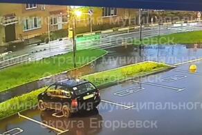 Неприметный пешеход в желтом
Сегодня утром у ТЦ