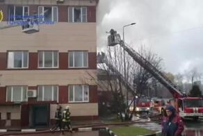 ️Люблинская межрайонная прокуратура взяла под контроль установление обстоятельств пожара на юго-востоке Москвы 
Возгорание произошло на третьем этаже административного здания на ул