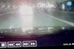 Кто впереди - успел среагировать, а рег - уже нет