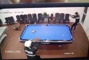 Бильярд, чтоб вы знали, тоже вреден для здоровья
Особенно в Эквадоре