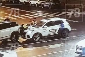 В Питере женщина перепутала педали и сбила сотрудника ГАИ