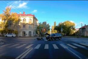 Сегодня утром в Севастополе 67-летний пенсионер за рулем Toyota отправил на лечение 17-летнего владельца мопеда