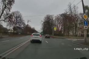 Мамкин гонщег
Наш читатель Ян снял сегодня авторское кино:
Добрый день