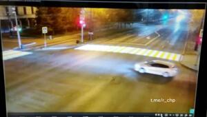 Забрал три жизни
Сегодня ночью в Хабаровске летчик на Audi A5 попытался проскочить перекресток на красный и вынес с дороги Toyota Caldina
