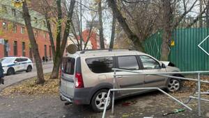 ️15-летний мальчик, управляя транспортным средством марки «Лада Ларгус», в Балакиревском переулке не справился с управлением и врезался в дерево