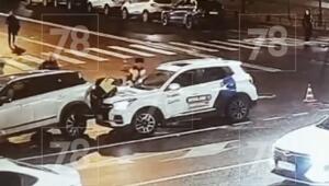 В Питере женщина перепутала педали и сбила сотрудника ГАИ