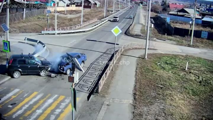 Взяли в клещи
Вчера днем в поселке Залари в Иркутской области Взяли в клещи
Вчера днем в поселке Залари в Иркутской области