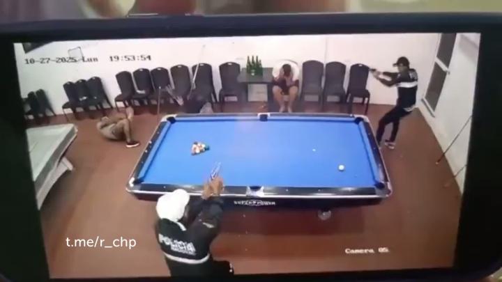 Бильярд, чтоб вы знали, тоже вреден для здоровья
Особенно в Эквадоре Бильярд, чтоб вы знали, тоже вреден для здоровья
Особенно в Эквадоре