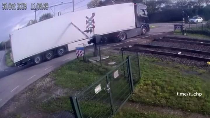 Ох уж эти знаменитые неприкасаемые шлагбаумы! Ох уж эти знаменитые неприкасаемые шлагбаумы!