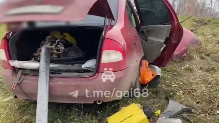 Вчера утром на трассе Р-22 "Каспий" в Знаменском районе Тамбовской области "Калина" вылетела под встречный большегруз ("по неустановленной причине, как заявили инспекторы) Вчера утром на трассе Р-22 "Каспий" в Знаменском районе Тамбовской области "Калина" вылетела под встречный большегруз ("по неустановленной причине, как заявили инспекторы)