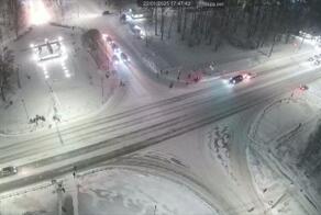 Два года колонии-поселения получил 23-летний водитель Geely Emgrand из Вологды, который в январе пролетел на красный и насмерть сбил 16-летнего студента