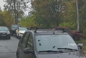 Сегодня утром в Воскресенске припаркованная во дворе дома легковушка после автозапуска тронулась с места и переехала женщину