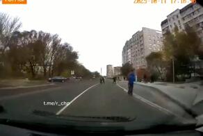 Сейчас, сынок, я покажу тебе, как управлять этой штукой!