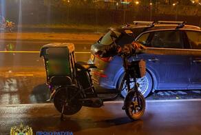 На улице Мосфильмовская сотрудник службы доставки, двигаясь на электровелосипеде по тротуару, совершил наезд на ребенка