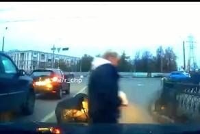 В Туле с 16 октября разыскивают самокатчика, который скрылся с места ДТП, в котором его считают виновным