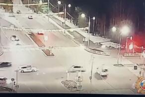 Вчера вечером в Саянске 41-летняя женщина за рулем Mitsubishi Dion тормознула скорую, у которой, по данным ГАИ, работали и люстра, и сирена