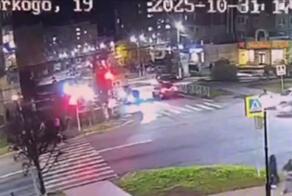 Плохой вечер для чебоксарского школьника

Полтора часа назад 13-летний мальчик с напарником попытался пересечь проспект Горького в Чебоксарах по регулируемому переходу на красный свет