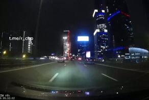 Каждый гость столицы стремится полюбоваться красотами Москвы-Сити

Посмотреть и себя показать, так сказать