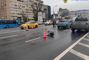 ️По предварительной информации, на Ленинградском проспекте водитель автомобиля «Пежо» совершил наезд на мужчину, который двигался в инвалидном кресле по проезжей части