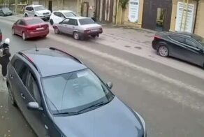 В Каспийске очень странные пешеходы