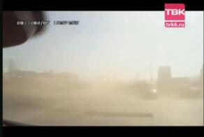 Обычно так много пыли поднимает дорожная или грузовая техника