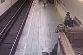 Продолжается первенство по подъему с пола статей УК РФ на Кубок московского метрополитена

На этот раз лидирует 64-летняя дама, котороя столкнула ребенка с платформы на 