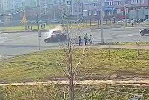 В Орле 86-летний водитель автомобиля «ВАЗ 2106» при повороте налево на разрешающий сигнал светофора не уступил дорогу автомобилю «Toyota Land Cruiser» и столкнулся с ним