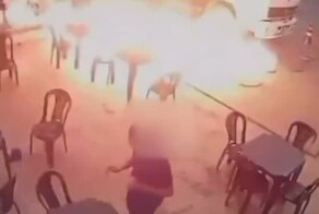 Мужик решил покурить на АЗС, когда там стоял на заправке бензовоз