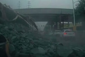 Водитель красного автомобиля погиб