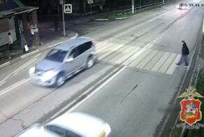 Сегодня утром в Москве и Подмосковье на рассвете было красивейшее фиолетовое небо, но после неудачной попытки пересечения проезжей части подростку из Чехова было не до него

Молодой человек госпитализирован