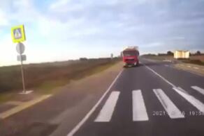 Не пропустил большегруз на перекрёстке