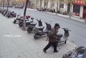 Кто-то из здешних комментаторов в старости

#Китай_как_всегда