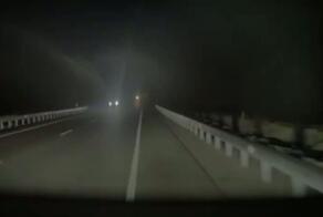 Автопилот Теслы решил не оставаться в своей полосе и ушёл вправо от встречки