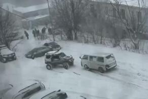 Традиционные забавы на Камчатке

На полуостров сегодня нагрянул циклон, который принес собой мокрый снег и сильный ветер, и все покатилось и заскользило