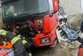 Прокуратура Троицкого и Новомосковского административных округов контролирует установление обстоятельств ДТП, в результате которого есть погибший и пострадавший 

По предварительным данным, на Филимонковском шоссе, женщина-водитель автомобиля «Джейку» не справилась с управлением, выехала на полосу встречного движения и совершила столкновение с грузовым автомобилем