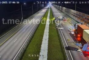 Овощной развал

Вечером 12 ноября дальнобой пропустил съезд с трассы М-12 на Владимир и решил вернуться, а не нарезать круги