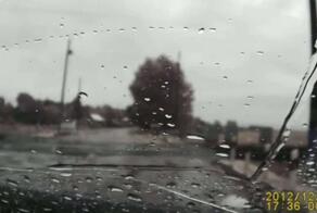 Он не едет, он стоит