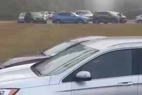 Недостаток соображения у некоторых водителей приводит иногда к вот таким пробкам