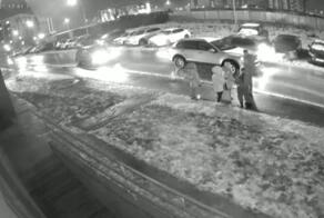 Расспросил, осмотрел и уехал

Вечером 21 ноября рядом со школой в Великом Новгороде