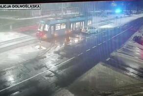 Едешь себе в 4 утра по Вроцлаву с украденным мужиком в багажнике, а тут этот трамвай, будь он неладен