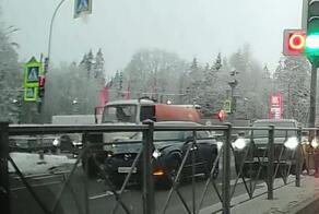 Никогда такого не было, и вот опять