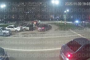 Водитель Рено Меган в Липецке сбил двух человек и вылетел на встречку