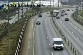 Сегодня днем на Дмитровском шоссе в районе Мытищ водитель грузовика, как сообщили в ГАИ, не справился с управлением и выехал на встречную полосу, где протаранил две машины