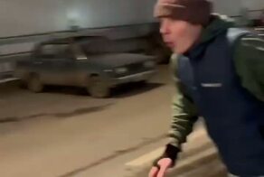 Мощно подставил курьера