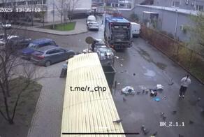 Водитель еще одного мусоровоза сегодня отметился в Музыкальном районе Краснодара