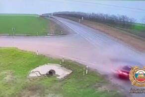 Одна встречная машина на всю трассу и он её нашел