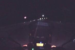 В тему верхнего поста есть материал, но там даже с задранной экспозицией разглядеть засыпанную левую полосу трудно