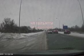 Помог погрузить машину на эвакуатор