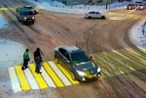 Водитель буханки ехал на желтый, мальчишка тоже был не из терпеливых